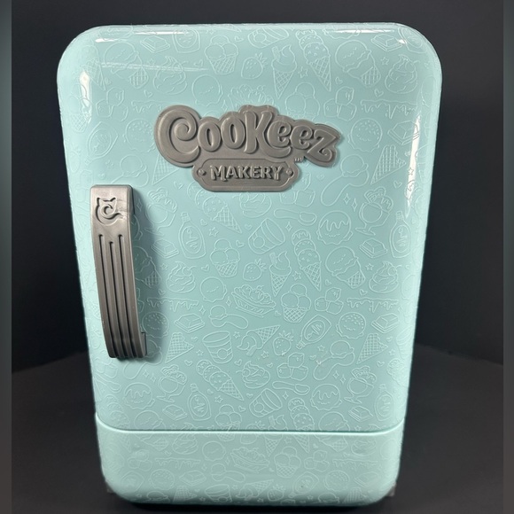 Cookeez Makery Mini Fridge in Light Blue pre owned Exellent condition - Picture 1 of 7